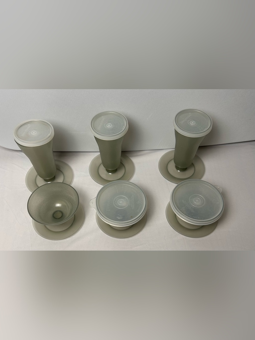 Vintage Tupperware Dessert cups with matching lids(missing one lid)
